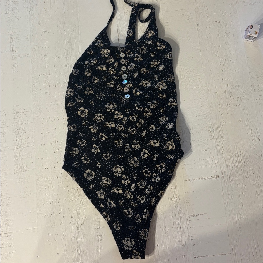 Obey Black and Cream Floral Top - Picture 2 of 3